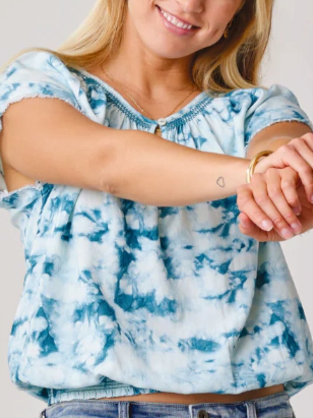 Carve Designs Lily Top Hydro Blue & White Tie-Dye Shirt Small
